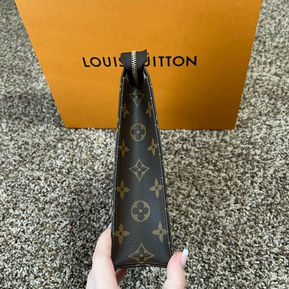 Louis Vuitton toiletry 26 *SOLD - Picture 7 of 15